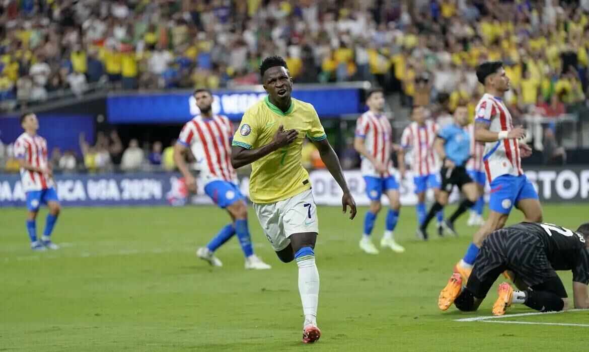 Imagem de compartilhamento para o artigo Vinicius Júnior brilha e Brasil derrota Paraguai na Copa América da MS Todo dia